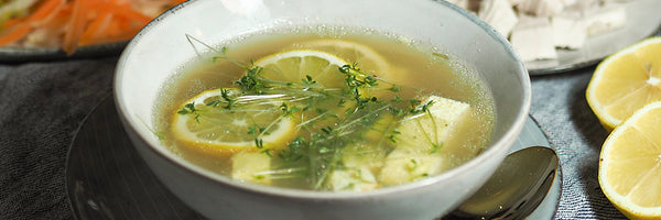 Hühnersuppe mit Zitronenthymian