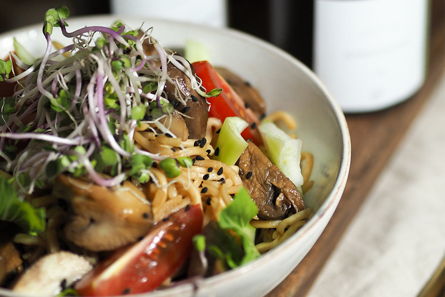 Asia-Nudeln mit Schwarzkümmel