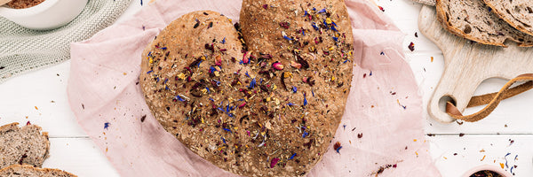 Herzbrot mit Blütenmischung