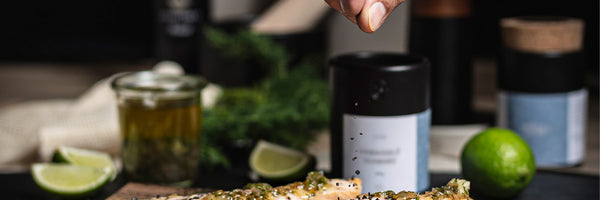 Lachs vom Zedernholzbrett mit Schwarzem Hawaiisalz
