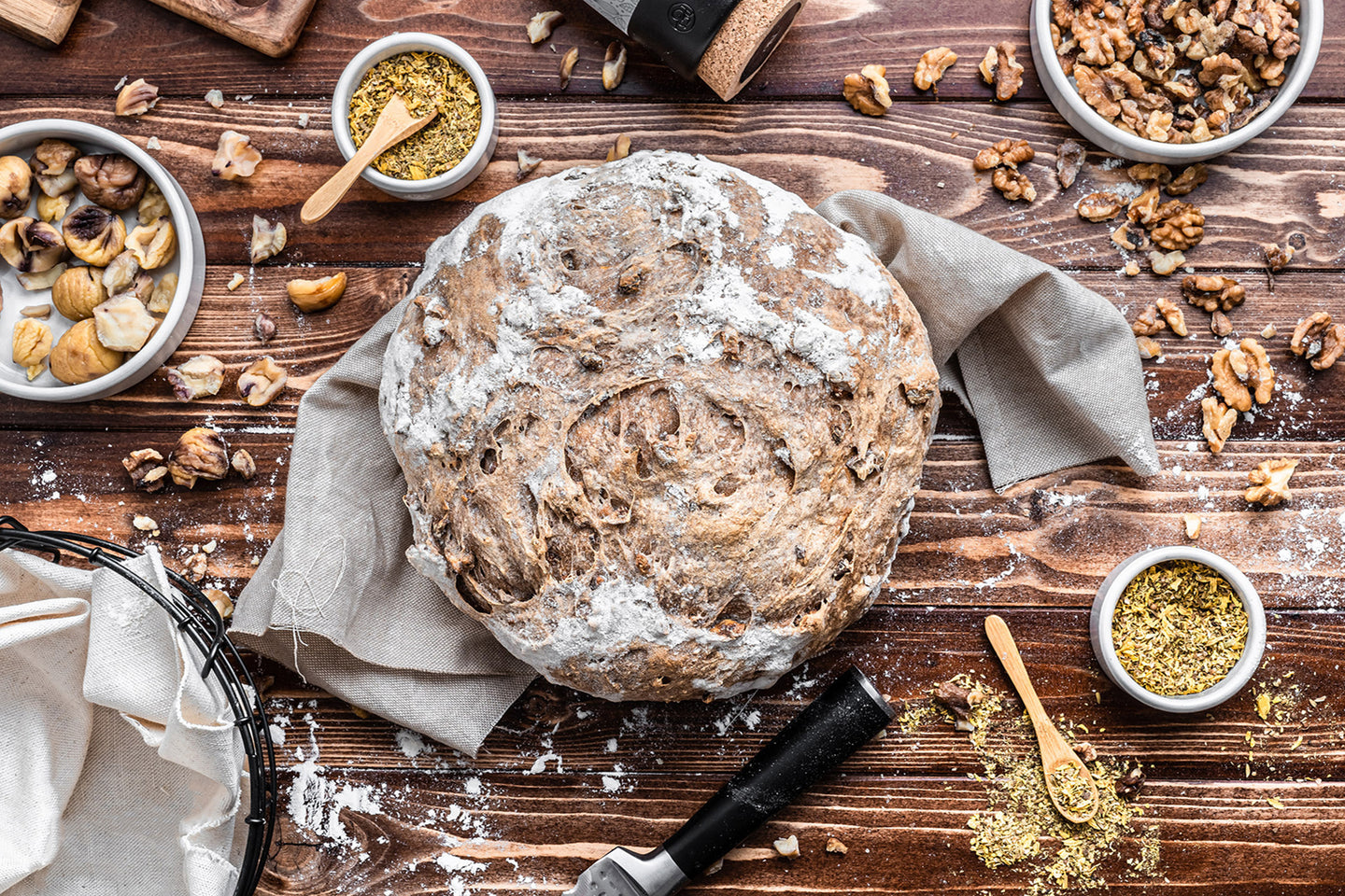 Walnuss-Kastanien Brot mit Brotgewürz