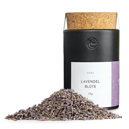 Lavendelblüten in der Keramikdose von Pfeffersack & Soehne